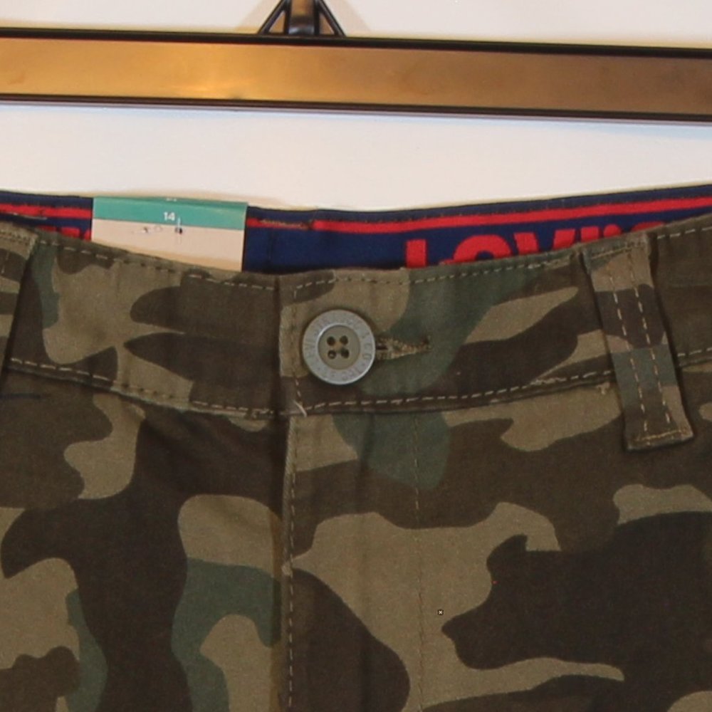 Levi's Youth Green Camouflauge Cargo Shorts Boys Size 14 - Picture 2 of 6